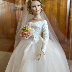 Beautiful Ashton Drake Bride Doll w/case